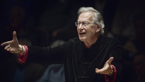 Sir John Eliot Gardiner Singing Christmas