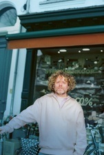 Benny Sings | Feel-Good-Grooves und Soft-Pop-Magie live auf der Bühne