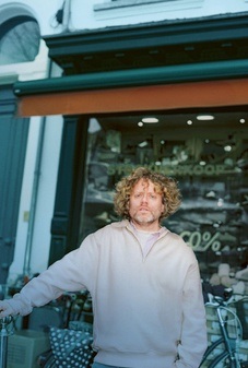 Benny Sings | Feel-Good-Grooves und Soft-Pop-Magie live auf der Bühne