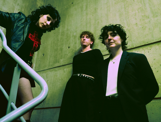 PALE WAVES