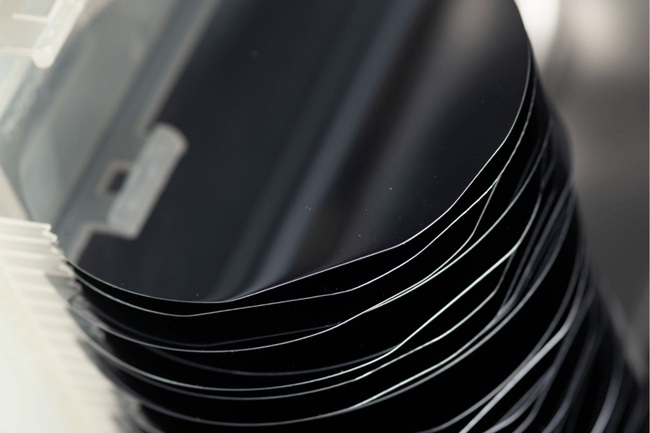 Lo Höckner: Beyond Overwhelm – Somatic tools for shifting from individual struggle to a collective one