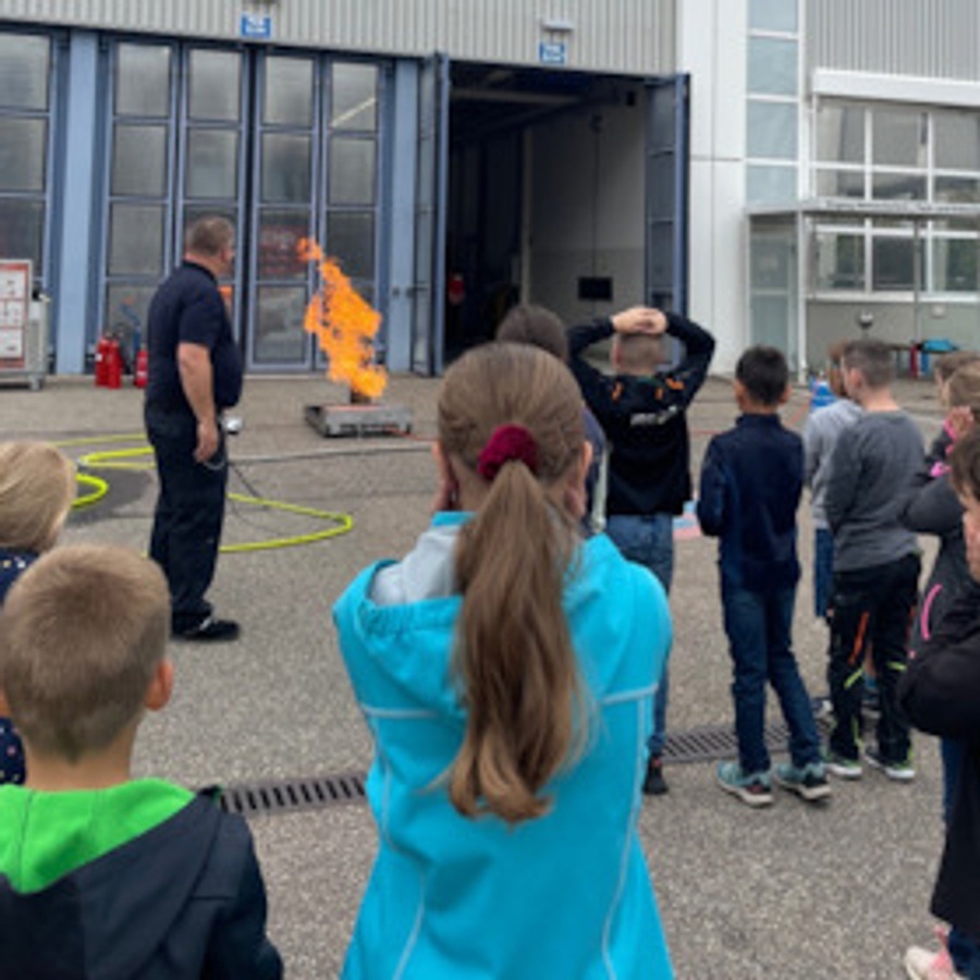 Stars for Kids: Wasser marsch bei der Feuerwehr