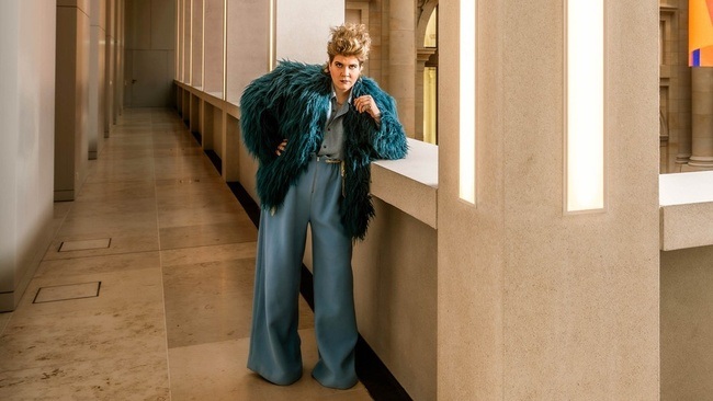 Dazwischen und außerhalb