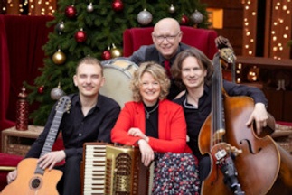 Orchestra Mondo "Zauberhafte Weihnachtsreise" mit Deutschlands bester Akkordeonistin Anja Baldauf