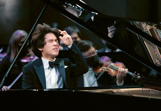 Yunchan Lim & Royal Concertgebouw Orchestra – Schumann Klavierkonzert | Jakub Hrůša dirigiert Sinfonische Dichtungen von Dvořák und Suk