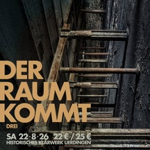 DER RAUM KOMMT – drei