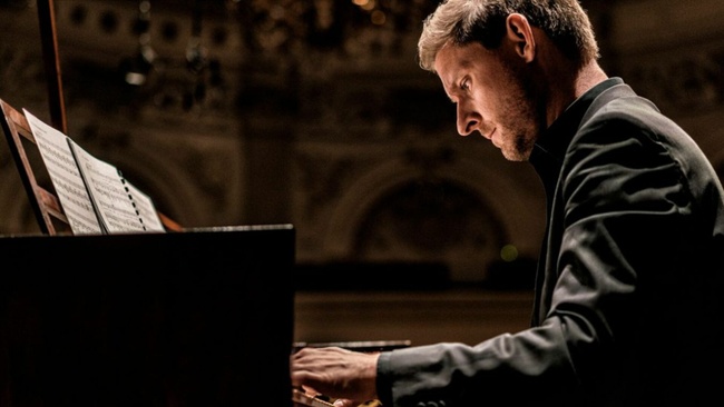 KRISTIAN BEZUIDENHOUT & ENSEMBLE