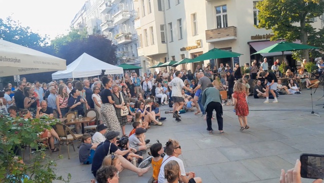 Bühne auf dem Crelleplatz