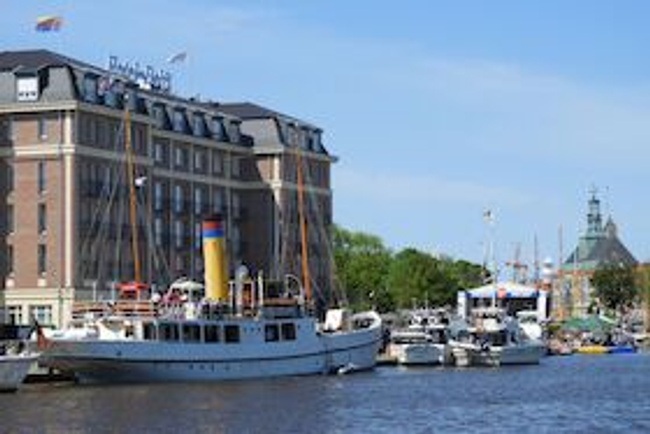Rundfahrt durch den Emder Hafen, beim Matjesfest