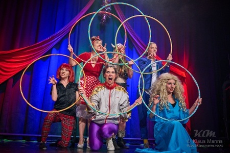 Barbaren Barbies: Neue Show