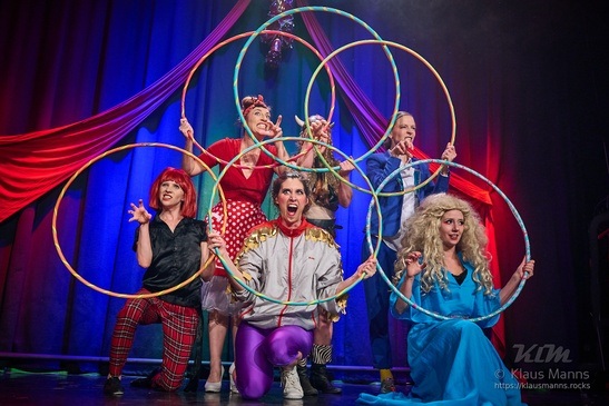 Barbaren Barbies: Neue Show