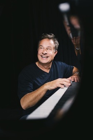 LARS REICHOW