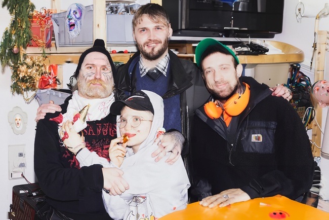 TEAM SCHEISSE - Ausverkauft
Support: CAVA