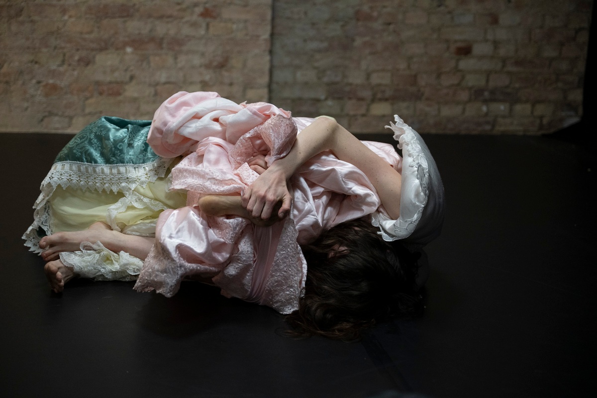 AUTOBIOGRAPHY OF CONTRADICTIONS