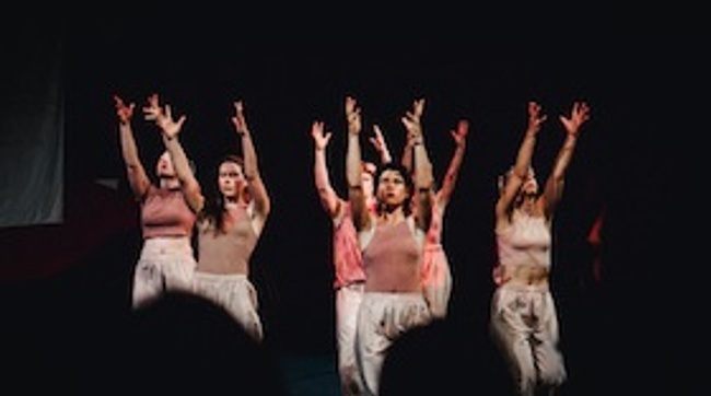 Rauslaufen. Bewegungstheater zu Menstruation.