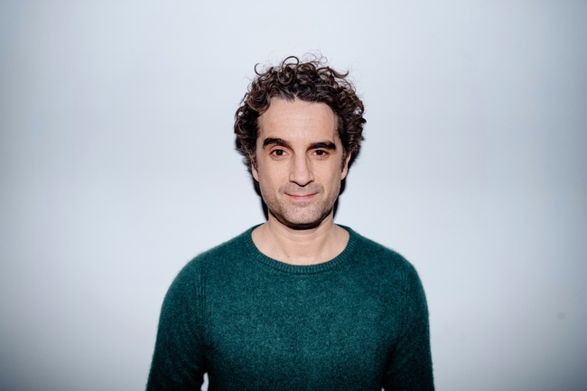 Oliver Wnuk denkt laut und liest vor: eine autobiographisch eingetunkte Lese-Show