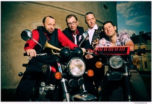 Schlagertherapie & Tobias Moretti