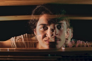 BETWEEN SPACES – BETWEEN FACES
