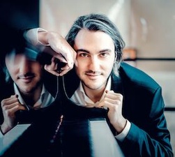 Alexander Gadjiev (Klavier)