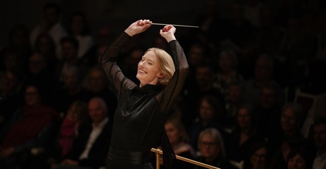 8ZEHN30 – Kurzkonzert