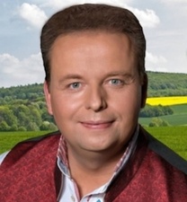 Schlager und Kaffee – Ein Nachmittag zum Genießen mit "Sanny - Die Stimme der Berge"