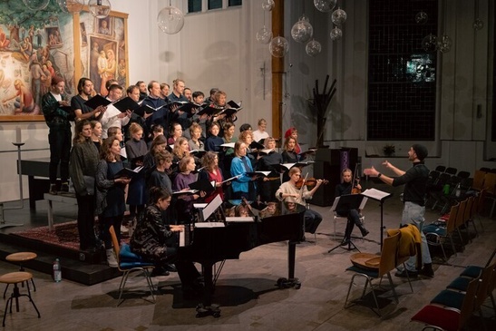 Drei Neuköllner Chöre auf der Gartenterasse von Schloss Britz - Richardchor Neukölln