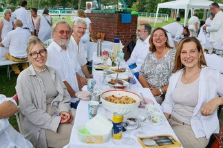 Kliedbruch-Dinner in Weiß 2026 - Programm in Bunt