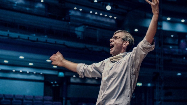 Mitsingkonzert mit Simon Halsey – Brahms Requiem | Ein Konzert zum Mitsingen und Zuhören mit großem Orchester