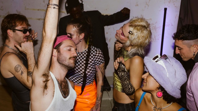 Omega Wants to Dance im Fitzroy