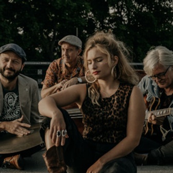 LADY R & THE PAULINETTES