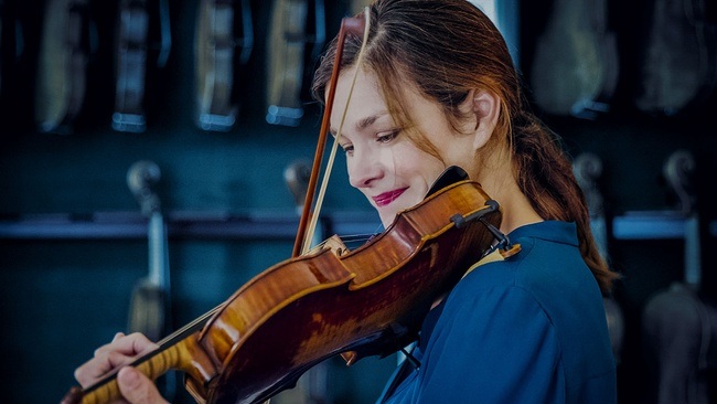 Janine Jansen & Münchner Philharmoniker | Lahav Shani dirigiert Mussorgskys »Bilder einer Ausstellung«