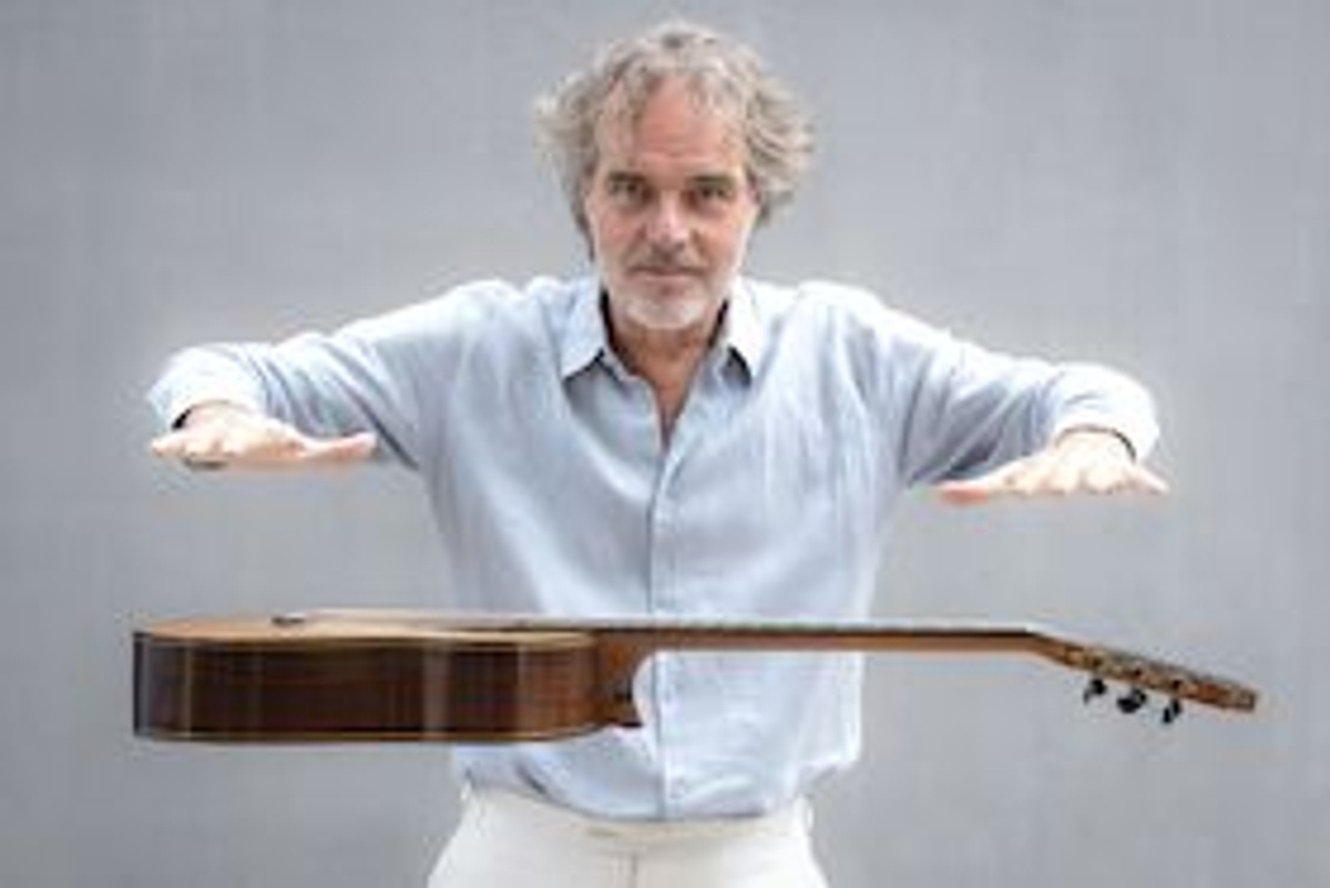Titelbild der Veranstaltung „Magische Klangreisen  Falk Zenker -Gitarre & Live Looping  Release-Tour zum 7. Soloalbum Innenwege 2026“