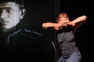 lautLOS . 6 – Begehbare Tanzinstallation in den Räumen der Villa Merländer