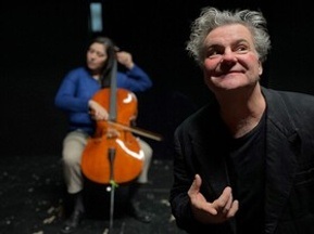 Clown meets Cello