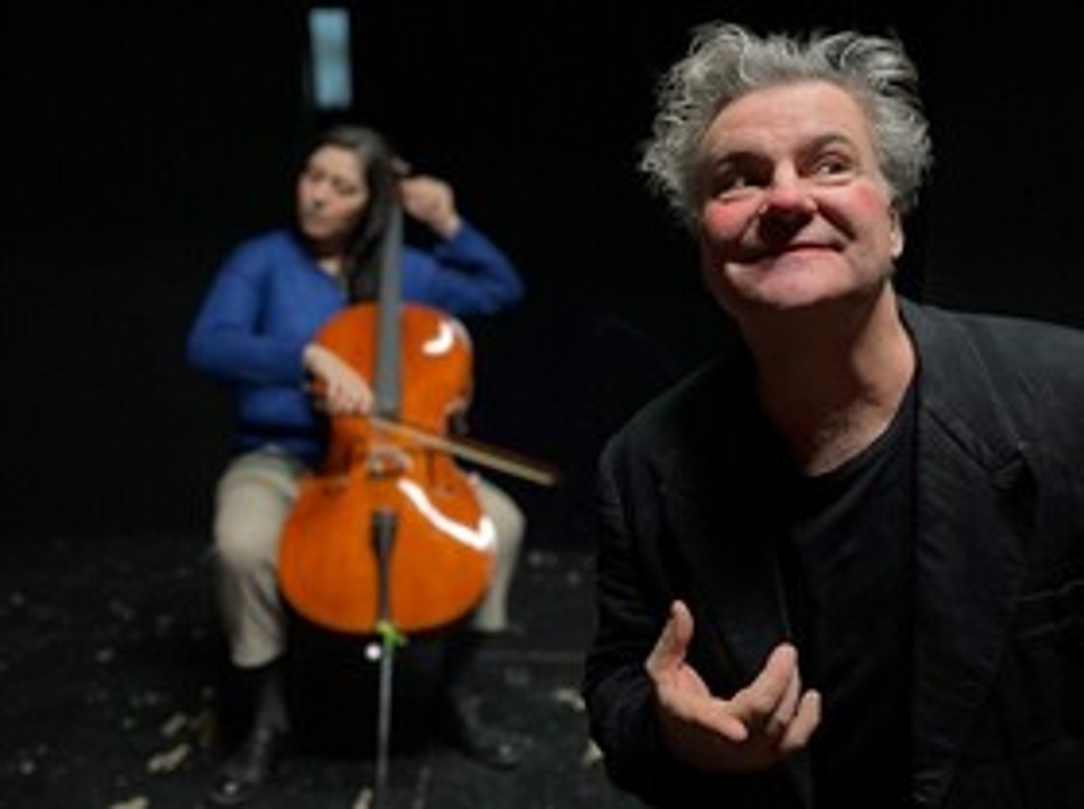 Clown meets Cello