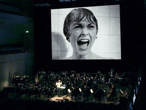 Filmkonzert »Psycho« (OmU) mit dem WDR Funkhausorchester | Hitchcocks Meisterwerk mit Live-Orchester