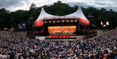 Berliner Philharmoniker: Saisonabschluss in der Waldbühne mit Daniel Harding und Augustin Hadelich