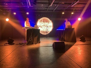 SAM&SARA: Elektro-Glitterpop-Cabaret-Duo aus Berlin