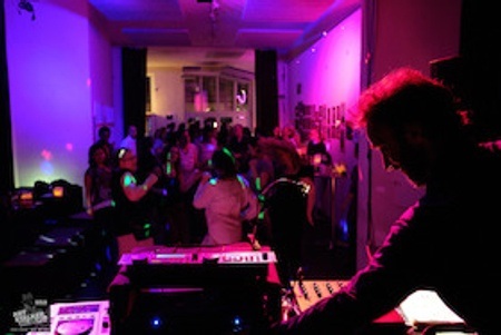 Die Early Bird Party: Der frühe Vogel tanzt den Beat