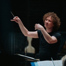 Santtu-Matias Rouvali dirigiert Rachmaninow und Schostakowitsch