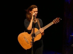 Akustik-Konzerte auf der Gartenbühne der Kulturinsel in der WABE Berlin - Toni Kater