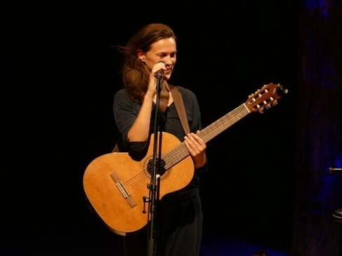Akustik-Konzerte auf der Gartenbühne der Kulturinsel in der WABE Berlin - Toni Kater