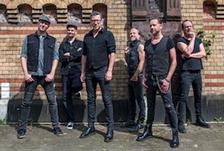 Fiddler‘s Green feat. Paddy goes to Holyhead