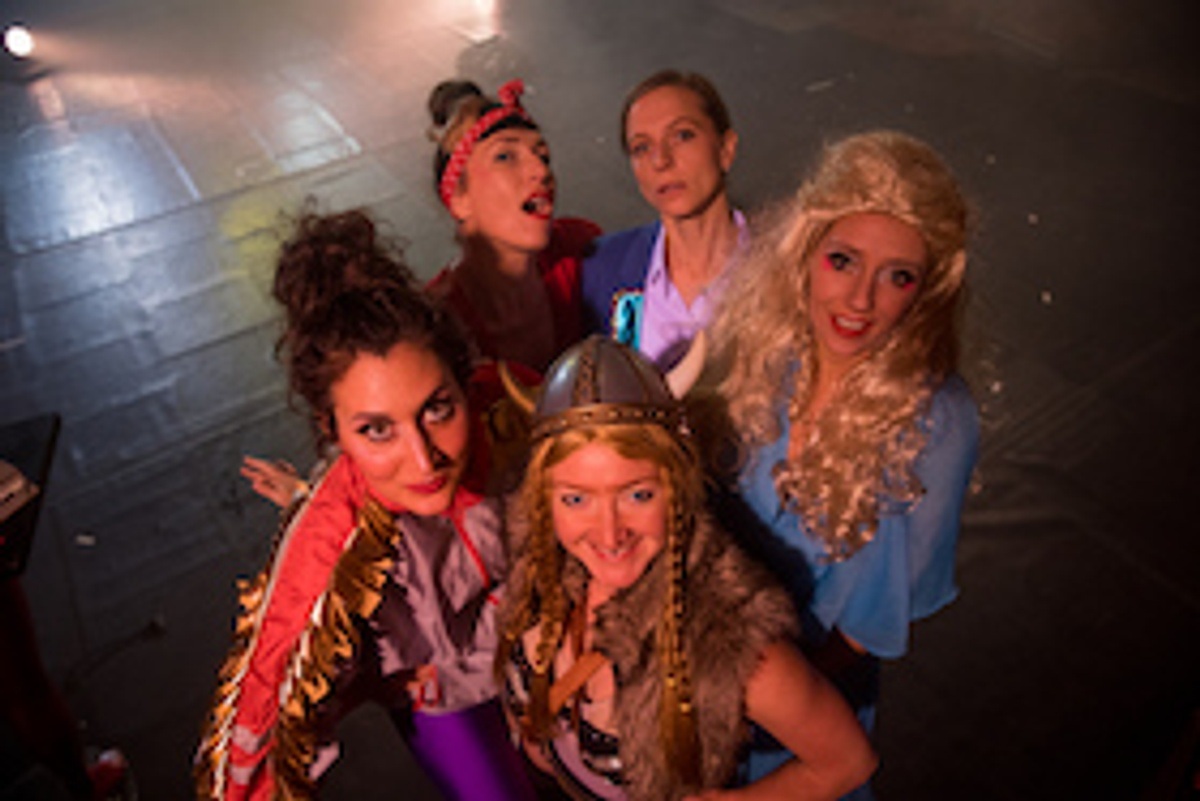 BARBAREN BARBIES – mit NEUER Varietéshow