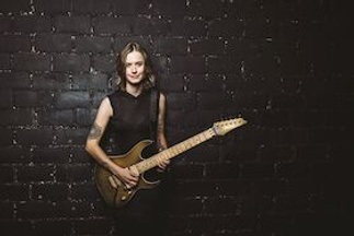 Yasi Hofer Trio