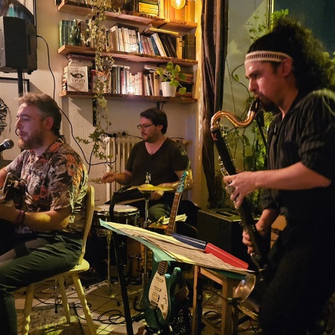 RIFA Biergarten: Trío Antiguo