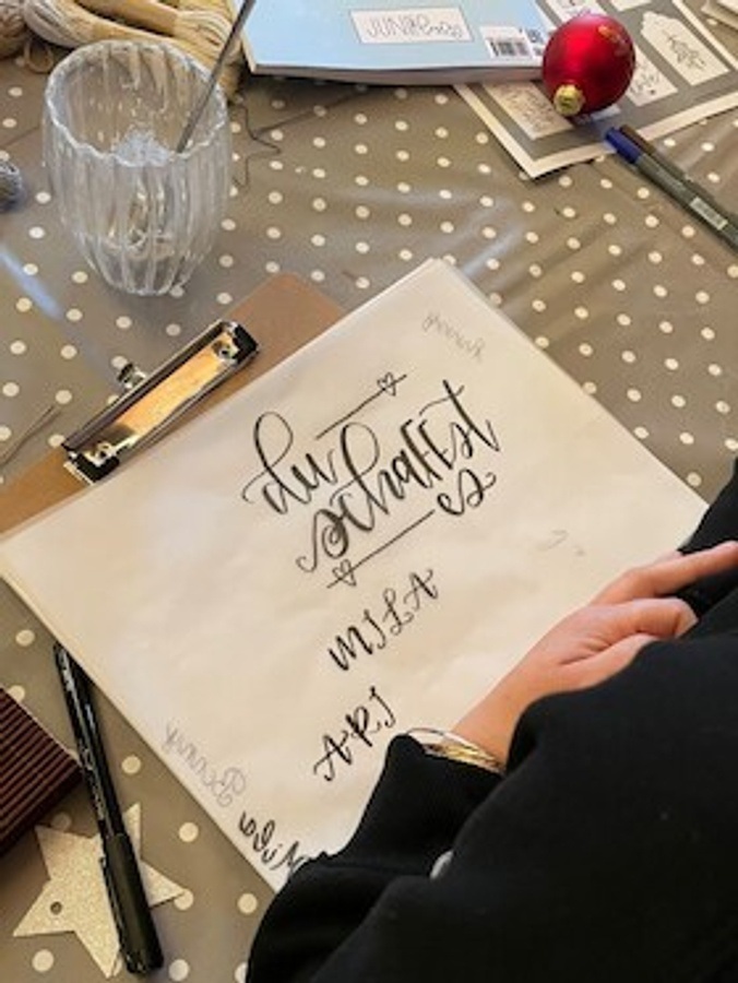 Titelbild der Veranstaltung Workshop: "Kalligrafie" - Wörter und Schriftzüge entdecken