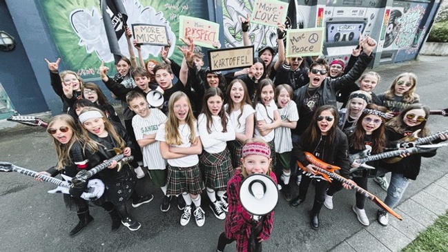 KIDS ON STAGE