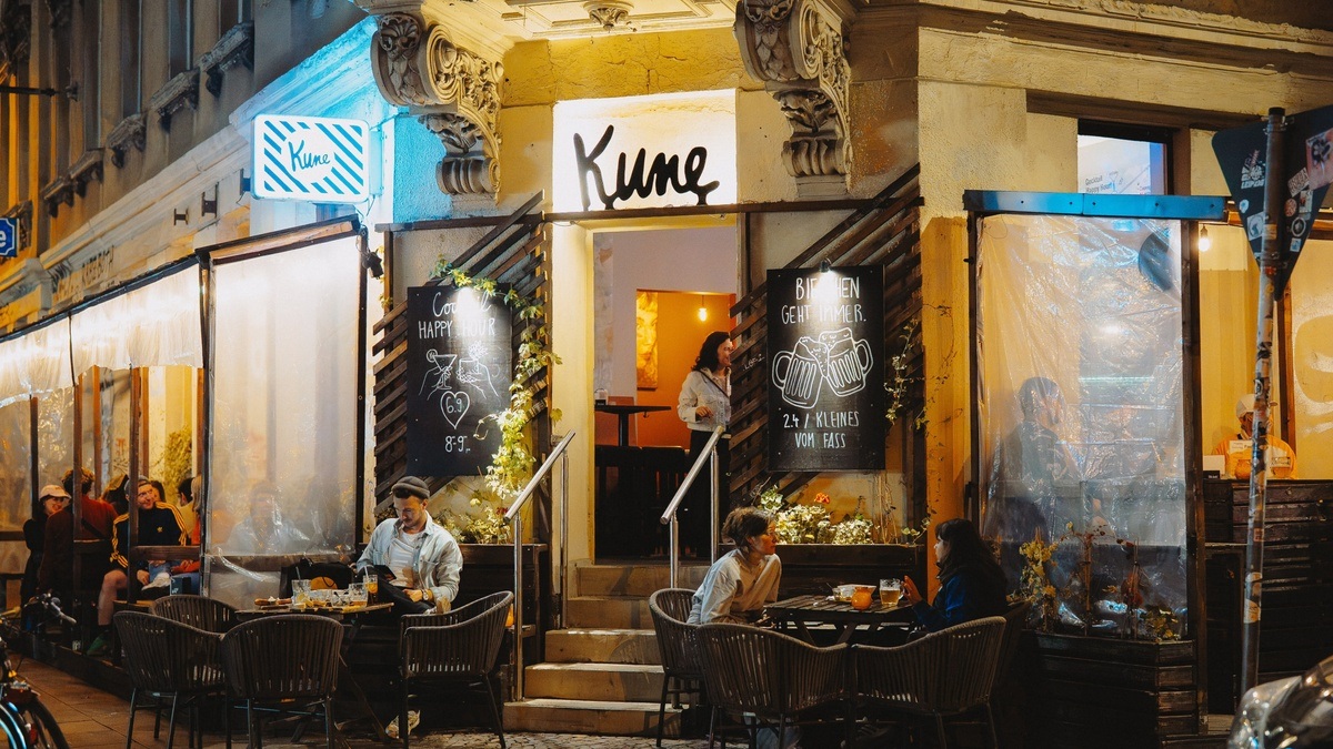 Cocktail Happy Hour   @ Kune Bar Eisenbahnstraße