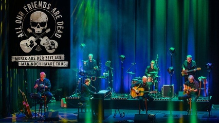All Our Friends Are Dead - Musik aus der Zeit, als man noch Haare trug – LIVE 2026